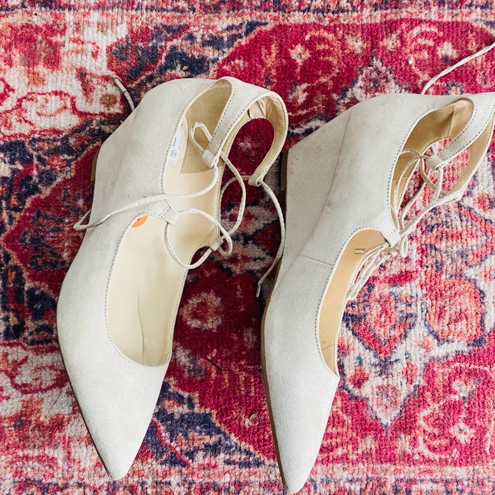 Tan heels - Picture 2 of 2